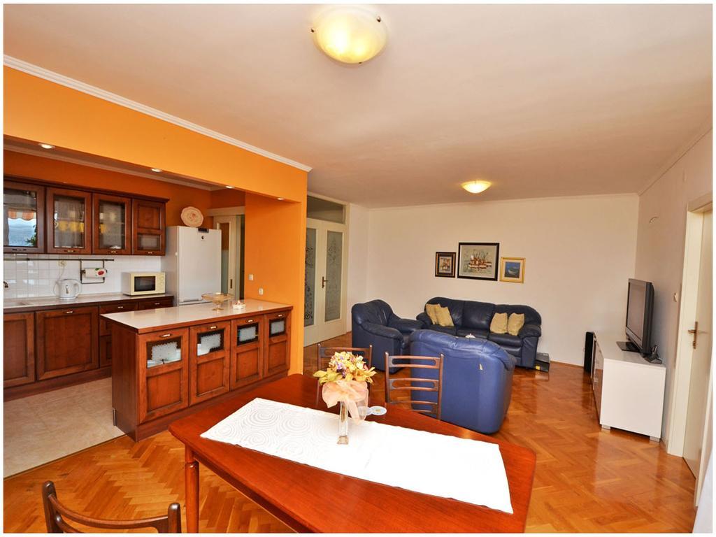 Apartment Laura Podstrana Quarto foto